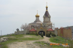 Een nieuwe Russisch Orthodoxe kerk, naast de Ondergrondse