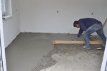 De vloer van ons ketelhuis annex toiletgebouw