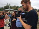 Regionale TV en andere pers staat klaar voor de opening